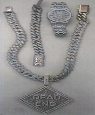 NDTXnews's tweet image. Eight known gang members were arrested in an @ATFDallas operation targeting an area known as "Dead End."
During the takedown, agents seized guns, drugs, cash, Crips-themed jewelery, and a live caiman alligator, which was transported to the @DallasZoo.
justice.gov/usao-ndtx/pr/e…
