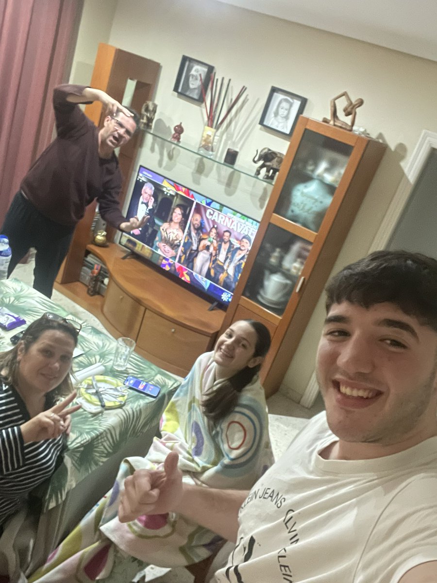 domiam5's tweet photo. Desde Bormujos Sevilla 
#35Finales #CarnavaldeCadiz #comparsalasratas https://t.co/O3TvMnFmT4