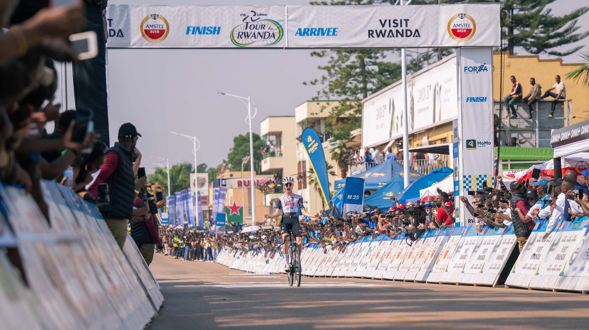 Gk6MZ_0W0AAJf_S?format=jpg&name=large