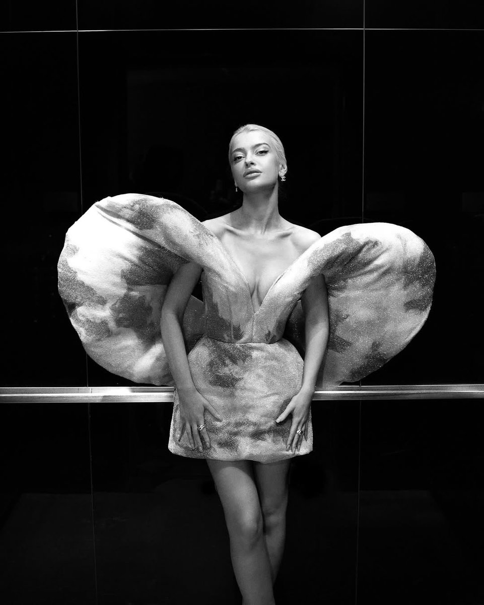 Feliz de asistir por primera vez a los #EMAsRPM ✨ Emoción total por esta noche, no puedo esperar para vivir cada momento! <a href="/MTVRPM/">𝐌𝐓𝐕</a> #EMAsRPM6