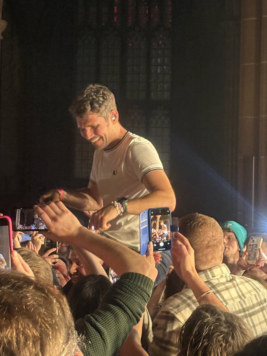 Roy stride, Scouting for Girls, one of the most underrated front men. Another amazing performance from the boys in a superb cathedral venue