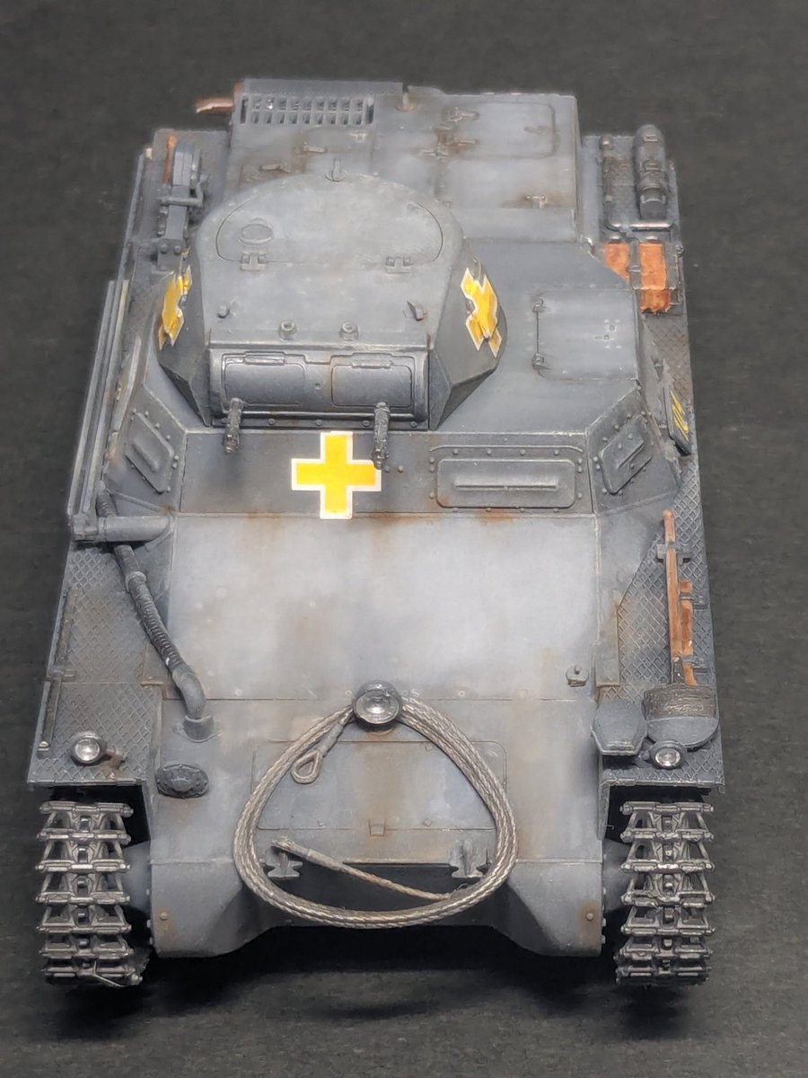 haruharuminato's tweet photo. タミヤ 1/35 ドイツI号戦車B型　完成しました。
作っている最中、所定のポジションにパーツがピタッと収まっていくタミヤクオリティにひたすら感動していました。
色々ミスって、1939年時と1941年時のの仕様が混ざっているのは秘密です。 https://t.co/X0Q8ed41m6