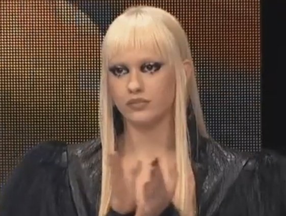 chaka_raka_'s tweet image. diva down #pze25