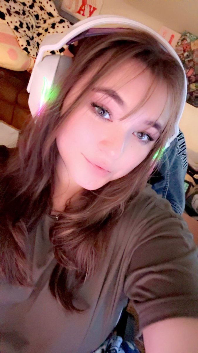 Hi!! I is streaming again twitch.com/sommerkay