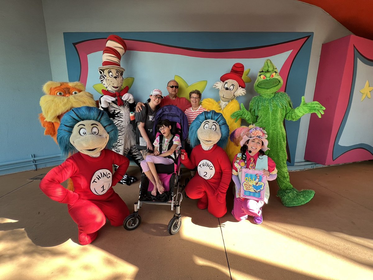 cathy_michael's tweet photo. Humongous Fist Bump to Shak, for going the extra mile and taking our whole family back stage to meet the Seuss Landing characters after the 3:45 pm show today.  You are sooo appreciated! #UOFistBump https://t.co/kYE2T33pUa