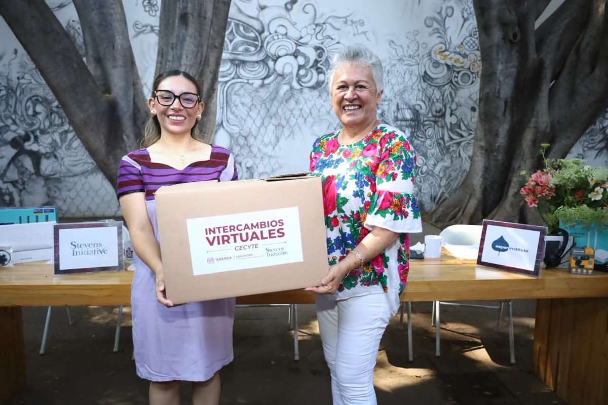 blancaluzmtz's tweet photo. Hoy asistí a la entrega de equipo del programa Intercambios Virtuales 2025, una gran iniciativa acordada con The Stevens Initiative que abre nuevas oportunidades para nuestras y nuestros estudiantes. 

Me alegra saber que el Plantel 16 Mitla y EMSaD 35 San Antonino el Alto serán los primeros beneficiarios de este programa, que busca conectar a los jóvenes más allá de fronteras nacionales y culturales a través del intercambio virtual.

¡En el @CECyTEOaxaca impulsamos una educación sin limites!

#EducaciónQueTransforma #ComunidadCECyTE