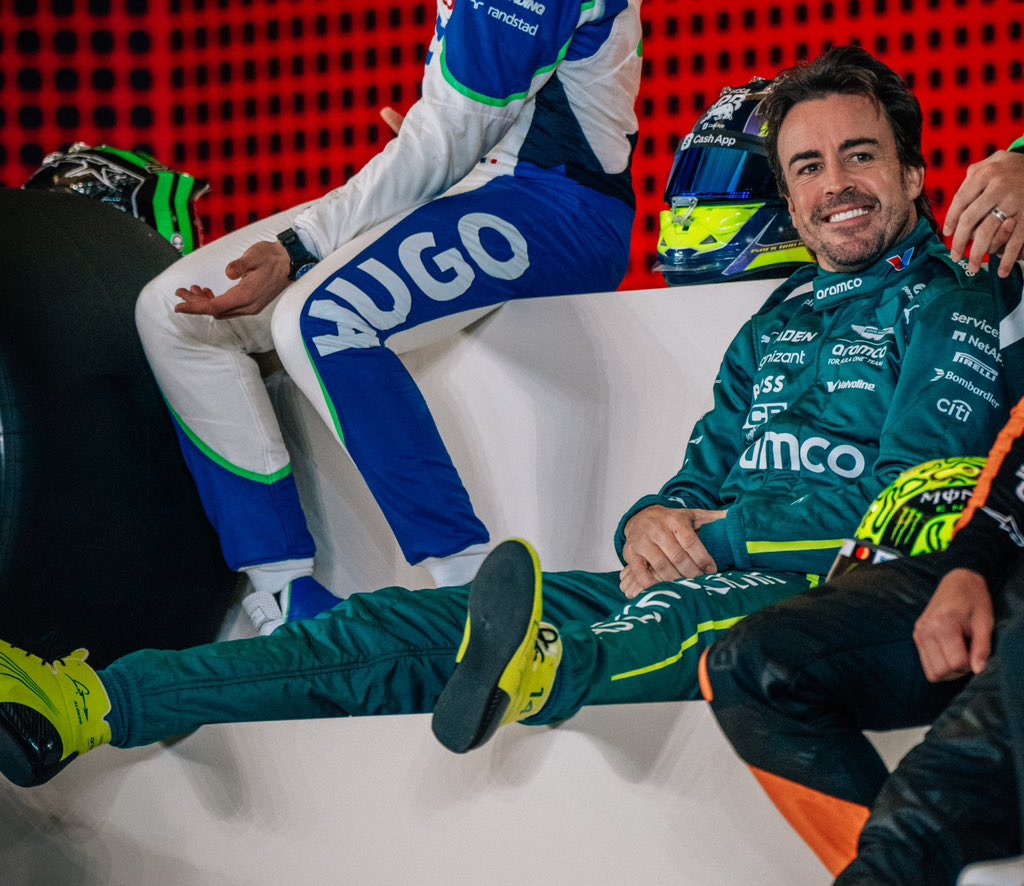 Cuando me preguntan quién es mi ídolo, no tardo ni medio segundo en responder: Fernando Alonso.

Por muchas razones. La primera, porque fue mi referente absoluto cuando era niño.

Recuerdo verle ganar títulos contra el mejor piloto de la historia, siendo un chaval. Un pionero en