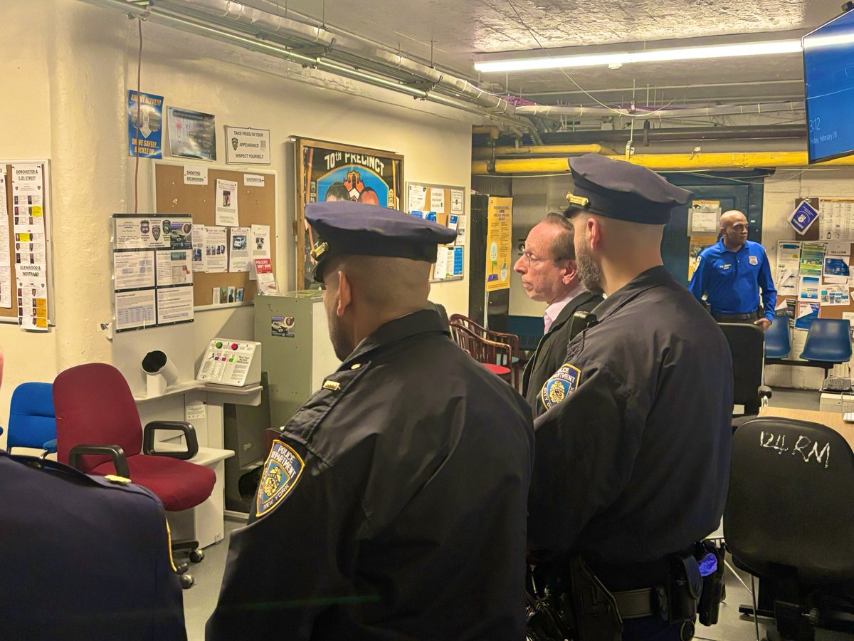 NYPD 70th Precinct (@nypd70pct) on Twitter photo Today, we were honored to have Bob Moskovitz <a href="/FlatbushShomrim/">Flatbush Shomrim Safety Patrol</a> speak to our 4x12 officers as they prepare to go out and keep our community safe. Thank you for your long-standing relationship and strong partnership with the 70th Precinct and our community.
Be safe! Today, we were honored to have Bob Moskovitz <a href="/FlatbushShomrim/">Flatbush Shomrim Safety Patrol</a> speak to our 4x12 officers as they prepare to go out and keep our community safe. Thank you for your long-standing relationship and strong partnership with the 70th Precinct and our community.
Be safe!