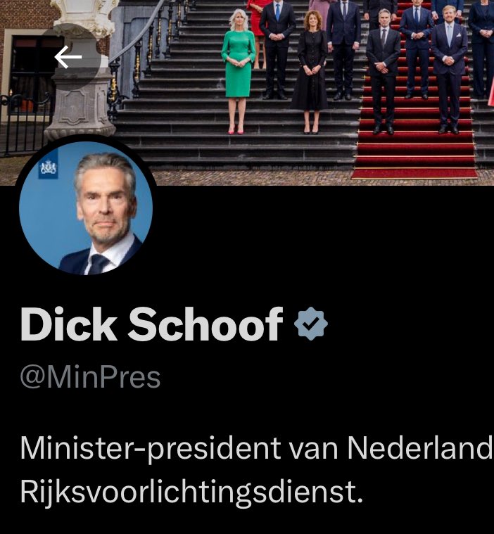 macrellytomat's tweet image. de er så useriøse skal zelensky liksom shofe pikk nå. okay?