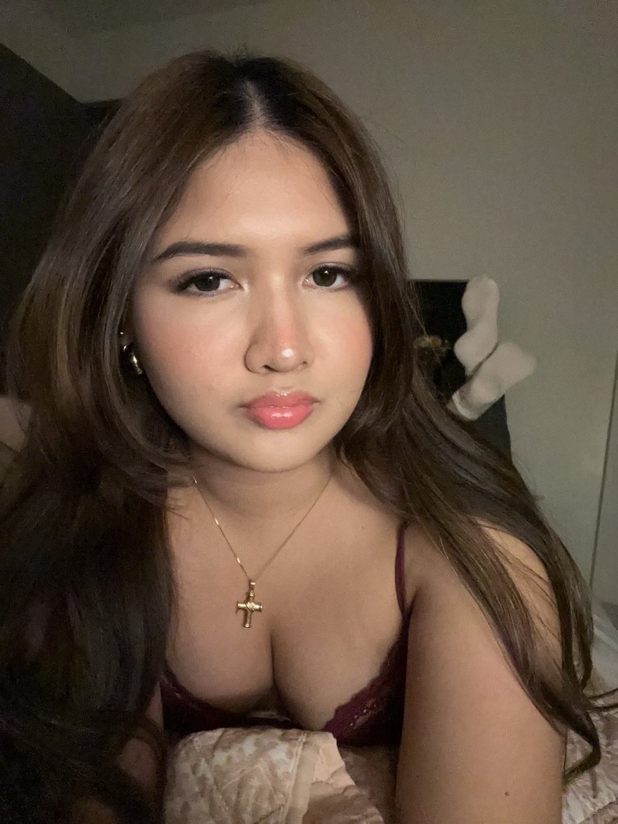 elabnny's tweet image. my socks get more love than you ever will