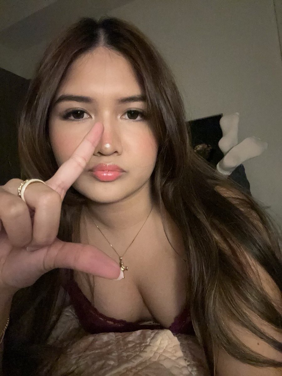 elabnny's tweet image. my socks get more love than you ever will