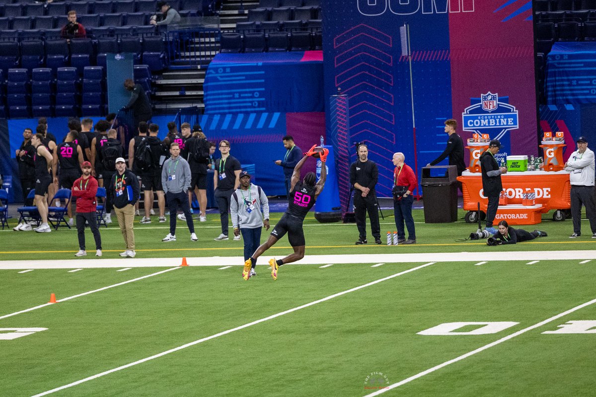 Ball in the air??? 

Gimme Malaki Starks