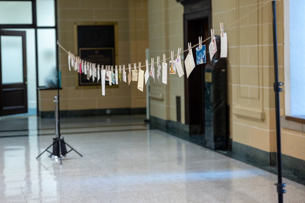 Presidencia 🇪🇨de Comisión Interamericana de Cultura de la OEA abre al público la exposición de “Mail Art”, la cual consiste en cartas o postales realizadas artistas de cada Estado miembro y dedicadas a artistas mujeres que admiren, agradezcan o deseen decirles algo.