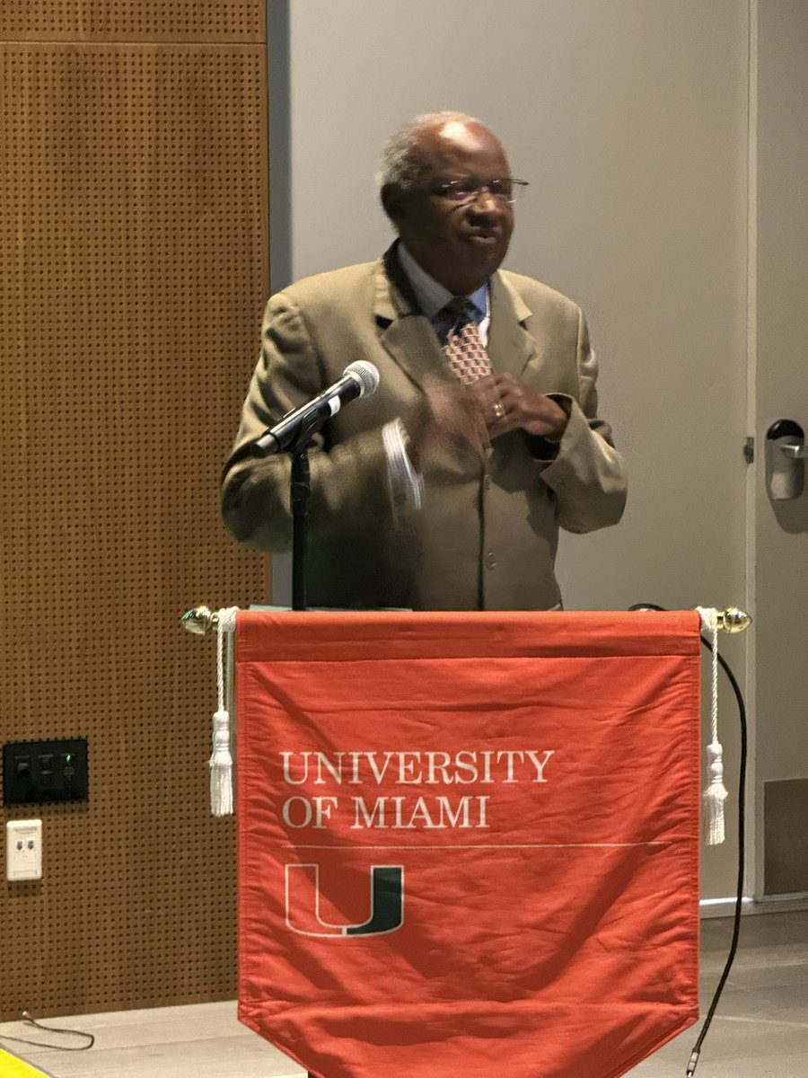 Dr. George Koonce Jr. making his presentation to help us with solutions and dealing with the USA post the Supreme Court decisions on Affirmative Action

<a href="/UMBlackAlumni/">UM BAS</a> put together and amazing and needed discussion 🙌🏽

#iexisttodisrupt