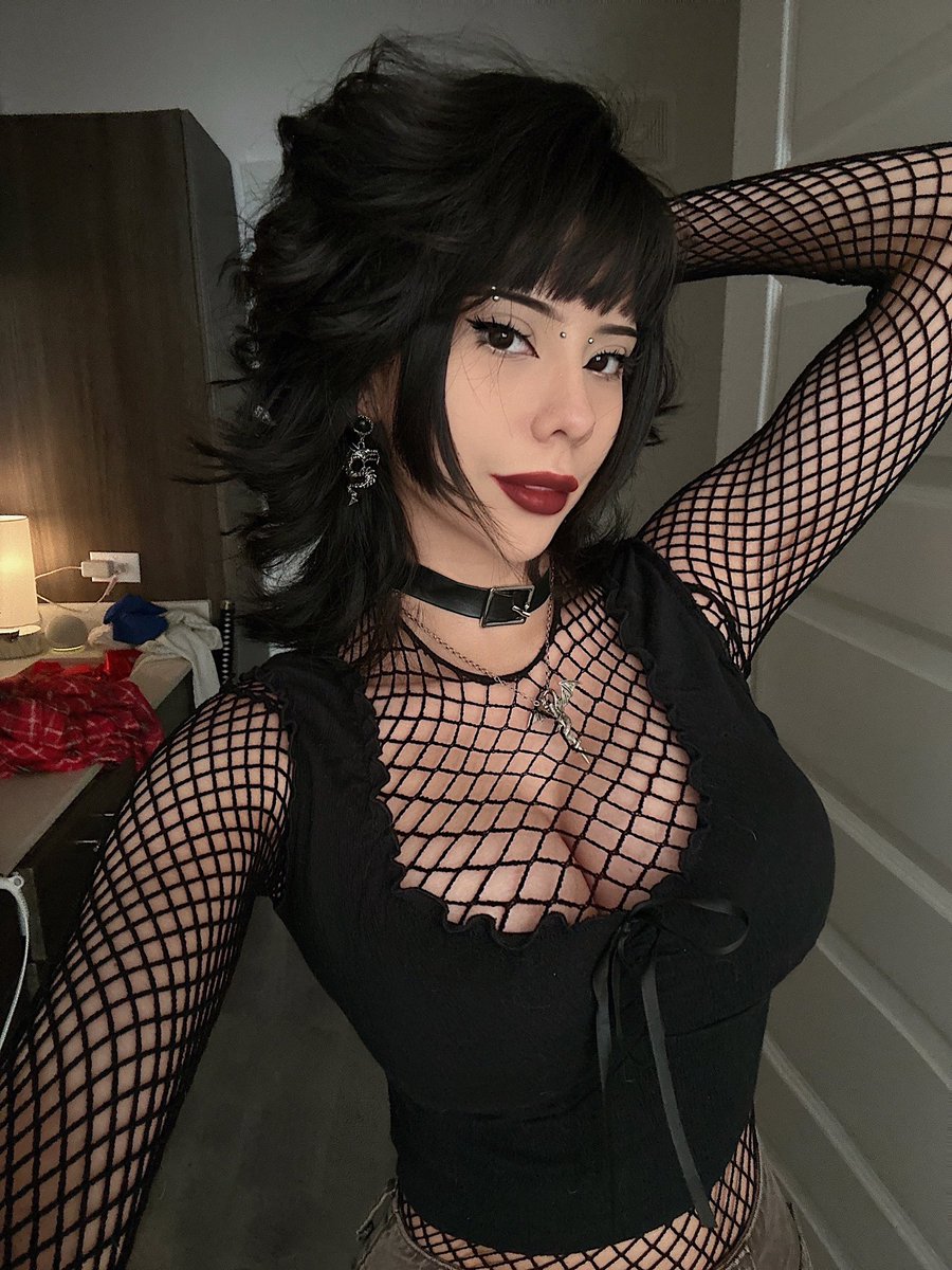 catb0icarti's tweet photo. would you let me step on you? https://t.co/ngyZ9vcYgd