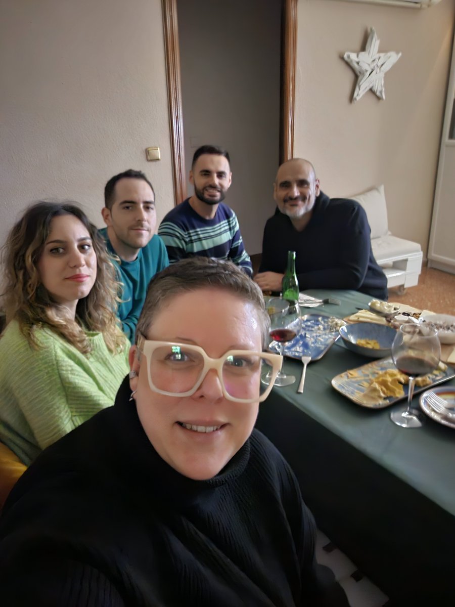 Maria_Marin_B's tweet photo. #35Finales Desde Córdoba y con amigos!!!!! A que hora canta Martínez Ares??!!? https://t.co/pLLOxzntRX