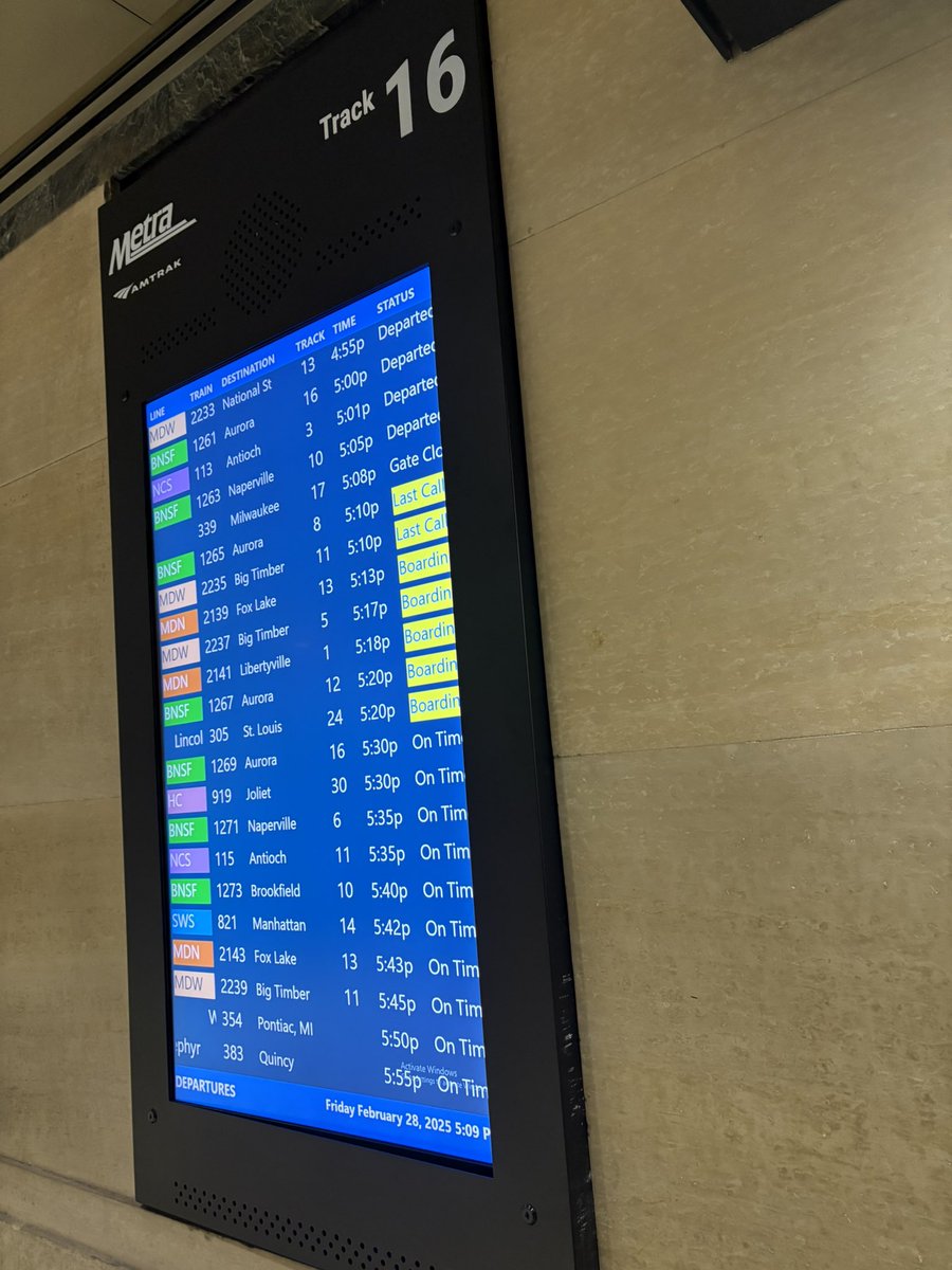 ginnos's tweet photo. @Metra while I appreciate the new technology, the content of these new signs is totally useless when you’re trying to figure out where a specific train will be stopping. Please add the stops back 😬 Will this train stop at downers grove? No one knows! https://t.co/5kjR9UGcnr