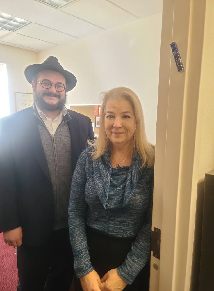 EdgeworthForNV's tweet photo. Rabbi Levi Sputz from Chabbad of Carson City came by my office to install the most beautiful mezuzah! I already feel very blessed to be in Carson to represent my constituents, but feeling double blessed today!
#ad35 #edgeworthfornevada #ineedalltheblessings #mezuzah https://t.co/inmu6lwmGG