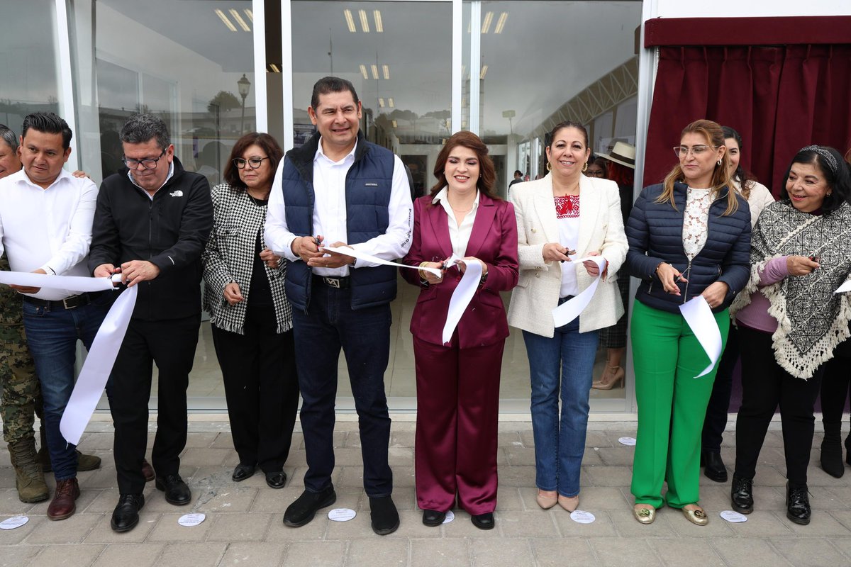 artemisa_laura's tweet photo. Una Casa Carmen Serdán más 💜🏠, ahora en #Zacatlán, para la protección de las mujeres de todo acto de violencia, tal como es el propósito del gobernador @armentapuebla_.
En #Puebla decimos no a los gobiernos cuadrados, la gente quiere respuestas y las tiene.
Trabajamos en concordancia con la Presidenta @Claudiashein y su visión humanista.
#PorAmorAPuebla♥️ 
#PensarEnGrande👏🏽