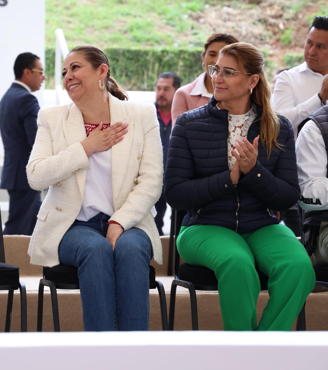 artemisa_laura's tweet photo. Una Casa Carmen Serdán más 💜🏠, ahora en #Zacatlán, para la protección de las mujeres de todo acto de violencia, tal como es el propósito del gobernador @armentapuebla_.
En #Puebla decimos no a los gobiernos cuadrados, la gente quiere respuestas y las tiene.
Trabajamos en concordancia con la Presidenta @Claudiashein y su visión humanista.
#PorAmorAPuebla♥️ 
#PensarEnGrande👏🏽
