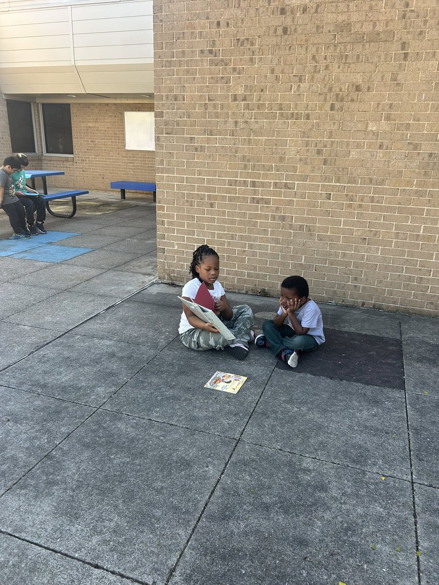 3rd grade met with their Pre-K buddies today to read outside. So sweet! #TESLeads