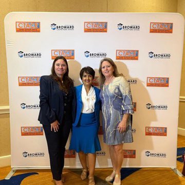 donna_mbaker's tweet image. 🚨

Congratulations, Ms. Seema Naik from Coral Springs Middle School, who was recognized as the CTE Rookie Teacher of the Year! Proud of you, Ms. Naik! #CTE #RookieTeacheroftheYear @Seema2315 @MsSlesinski @CSMiddleSchool @DirMWS