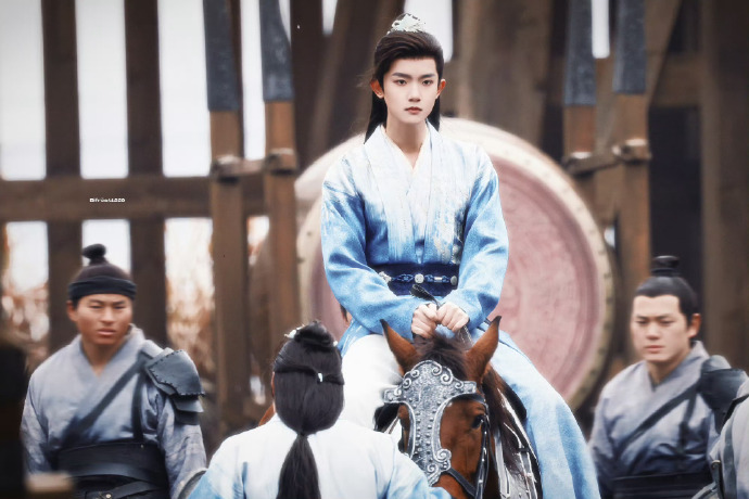 darkrivertes's tweet photo. Atualização:

Circula que rosto de #LiMingde foi mudando em IA para o ator #XiaZhiYuan.

#LegendOfTheFemaleGeneral / #锦月如歌 de #ZhouYe, #ChengLei, #ZhangKangLe, #BaiShu, #ZhangMiaoYi, que deve estreiar na Tencent Video no final de março a Abril. https://t.co/FW4rInMUbj