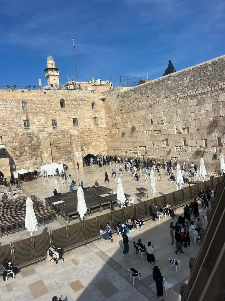 Our final wall of our Talking Walls inquiry today - The Western Wall in Jerusalem. Next week kids, in small groups, will select one wall, dig deeper, and bring their work to Exhibition.