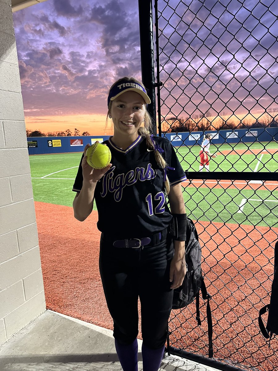 Amberly Dempster tweet media