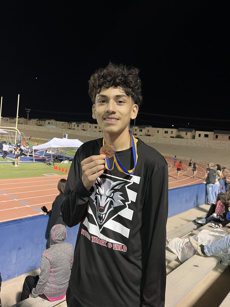 Cathedral/Loretto Invitational 
Eddie placed 3rd in the 3200 m Freshman division! Way to go Eddie! 💯🔥🥉