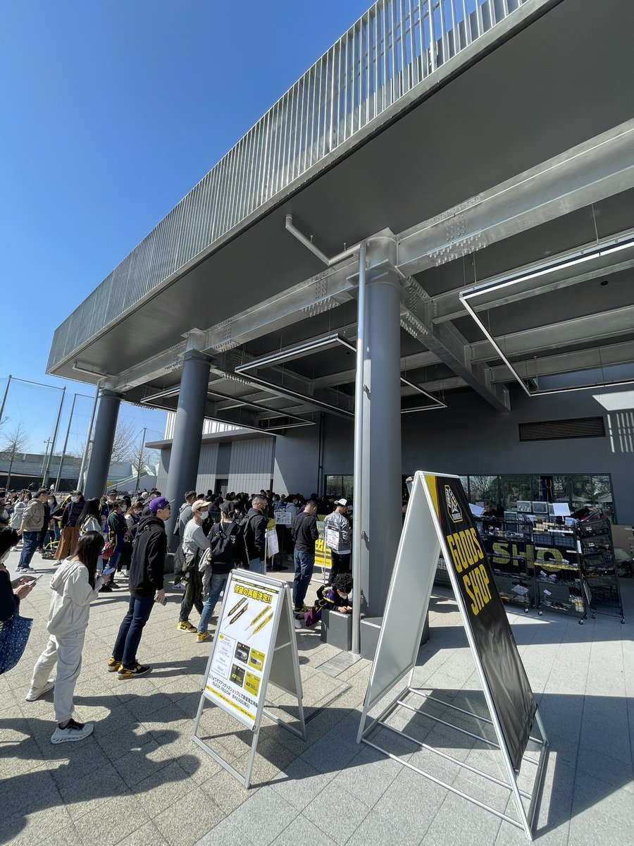 KIXSIX_OFFICIAL's tweet photo. オプアリ到着しました! 3/1〜2グッズショップ店内、店頭の2箇所でコラボシューレース再販致しますので是非お見逃しのないように⚡️
#群馬クレインサンダーズ
#gunmacranethunders https://t.co/jMZ5qwbvGP