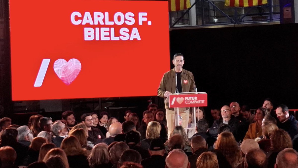 La Plaza en #Xirivella que llevó a ganar las primarias a Pedro con #LaFuerzaDeLaMilitancia 

Hoy ha vuelto a vibrar en la misma sintonía en el cierre de campaña de <a href="/CarlosFBielsa/">Carlos F. Bielsa | Alcalde de Mislata</a>  para que vuelva a ser el SG del <a href="/pspvprovalencia/">Socialistes província de València</a> 

Domingo 2/M 🗳#VotaBielsa