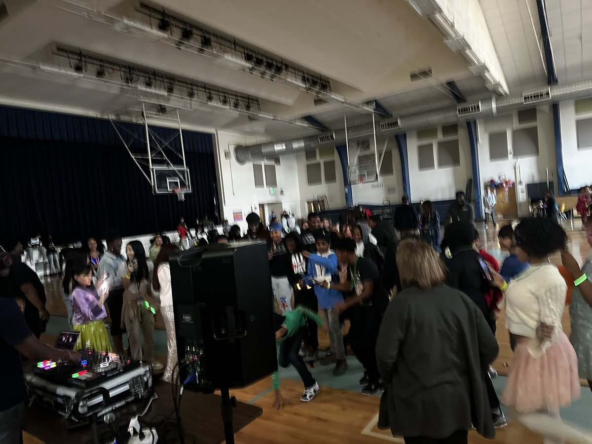 CuffJerry's tweet image. Our 6th grade cubs had a TIME at their dance!