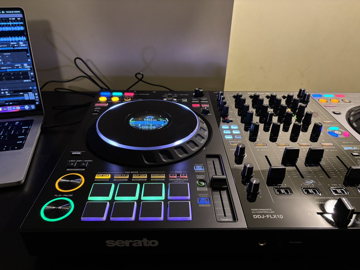 KeroseneDubz's tweet photo. With the offers I have started receiving youd know I had to upgrade !!I need to release my 2nd sample pack after this one https://t.co/kbazePSZRc