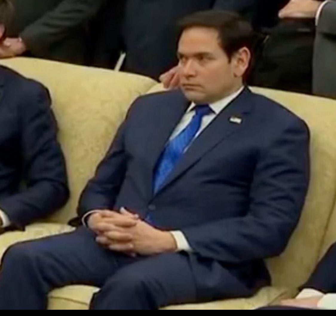 MarkCollazo's tweet image. This is what a stool in your colon looks like.