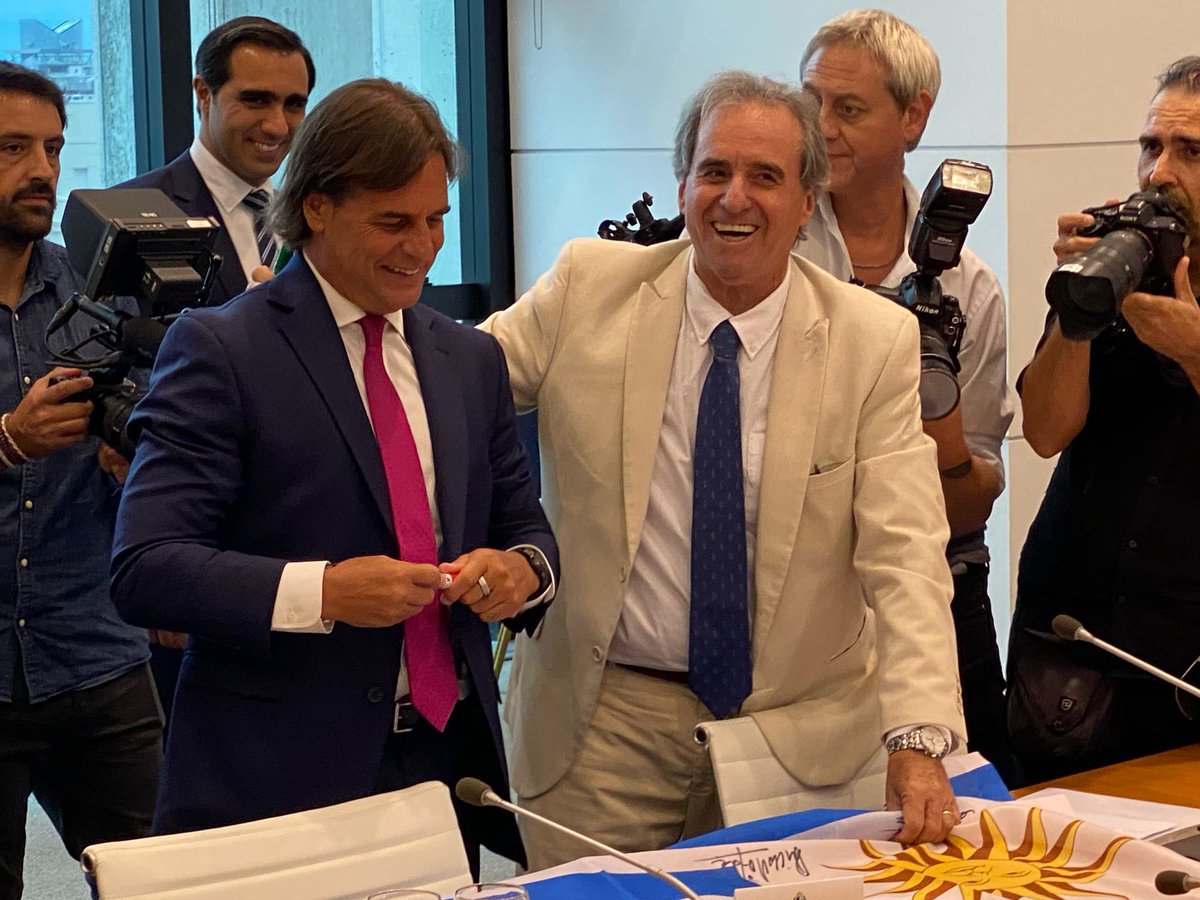 Es difícil resumir todo lo vivido en 5 años, pero aquí les comparto un breve informe sobre la gestión y los mejores momentos que me acompañaran siempre. 

Ha sido un honor servir a la patria.

¡Muchas Gracias!