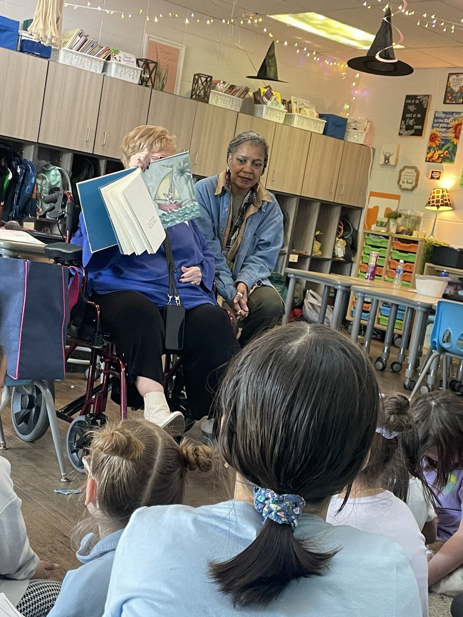 GraceLearning's tweet image. This week we met an amazing vet 🩺 and her VERY adorable pet🐑, defied gravity during our Wicked🧹🩷theme day, enjoyed a guest reader📚, and swapped teachers👩🏻‍🏫! WHAT. A. WEEK. 💙🧡 @NatcherElem #ItsaGreatDaytoBEaJaguar #SecondGrade