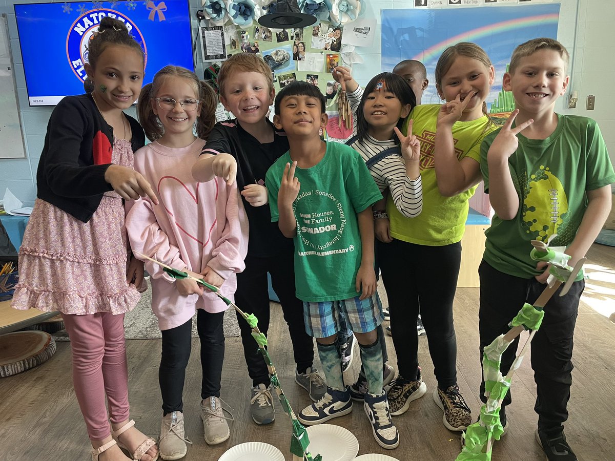 GraceLearning's tweet image. This week we met an amazing vet 🩺 and her VERY adorable pet🐑, defied gravity during our Wicked🧹🩷theme day, enjoyed a guest reader📚, and swapped teachers👩🏻‍🏫! WHAT. A. WEEK. 💙🧡 @NatcherElem #ItsaGreatDaytoBEaJaguar #SecondGrade