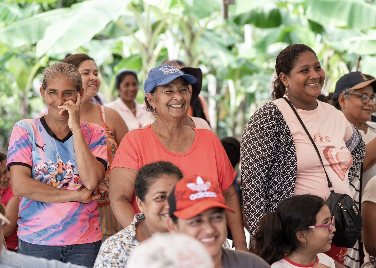 GustavoBarquetM's tweet image. 📌BABAHOYO NO ESTÁ SOLO. 
Entregamos ayudas humanitarias a 158 familias afectadas por la difícil situación generada por la etapa invernal en el recinto El Colorado, ubicado en la parroquia #Pimocha.
Esto alivia en algo las necesidades de nuestra gente en estos momentos difíciles.