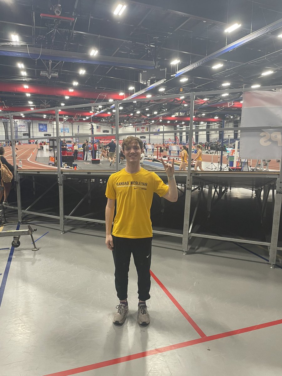 🎟️ ONTO FINALS

Damion runs a HUGE race in the 3,000m to make his way into tomorrow’s final. His time of 8:25.78 breaks the KWU School Record by 13 seconds! He competes tomorrow in the 3K Final at 3:15 PM. #RollYotes