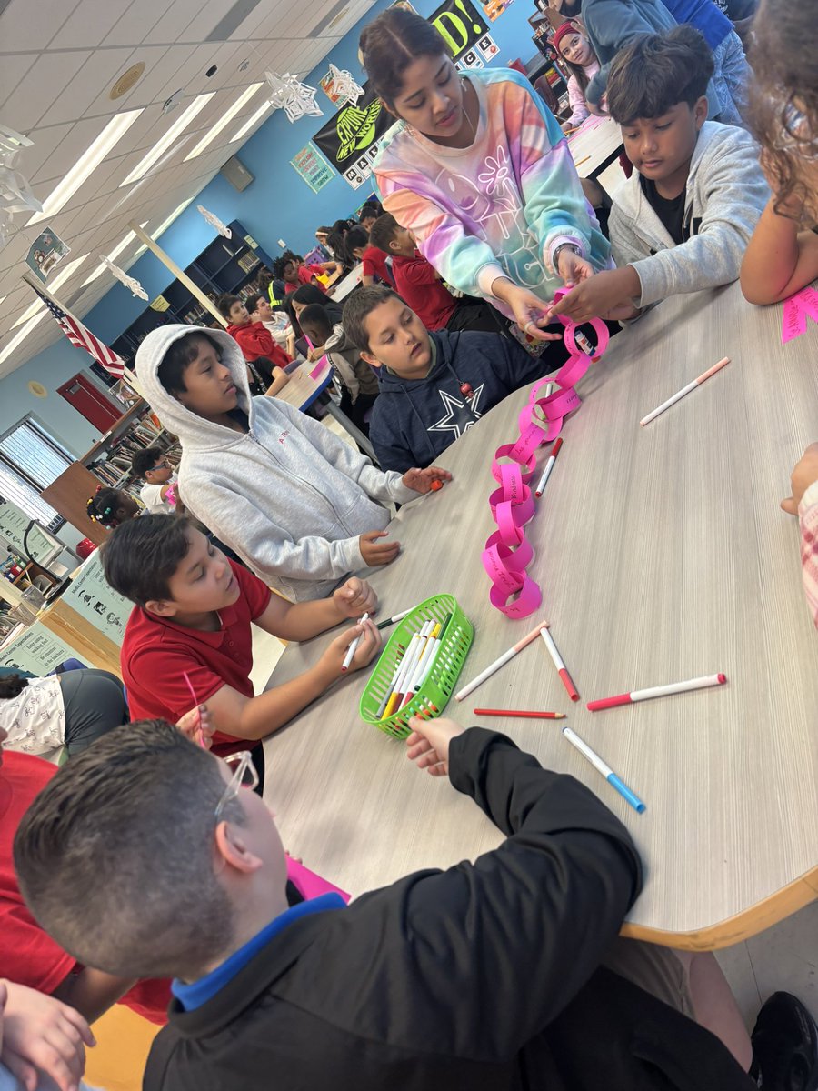 Amistad February House Meeting <a href="/ForestHillElem/">Forest Hill Elem.</a> We made a chain of friendship ❤️❤️❤️