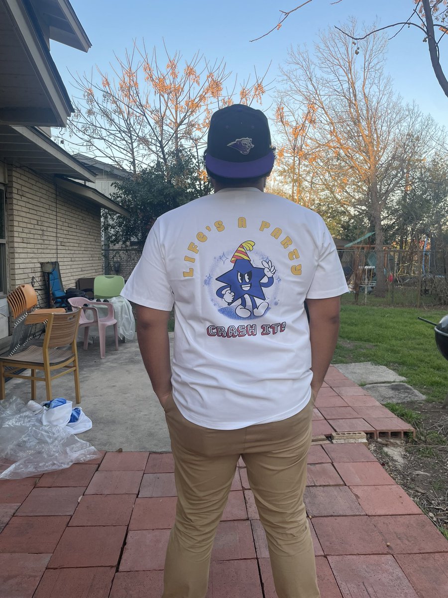 JairAviles5's tweet photo. The merch has finally arrived, thanks to @bossbattles. And shout out to the guys for the awesome design, forever part of the Crashers Castle. @partycrashers69 @TCNick3 @TrueKingOfSkill @SophistEevee @Vernias_T https://t.co/7Z0T9n8FHd
