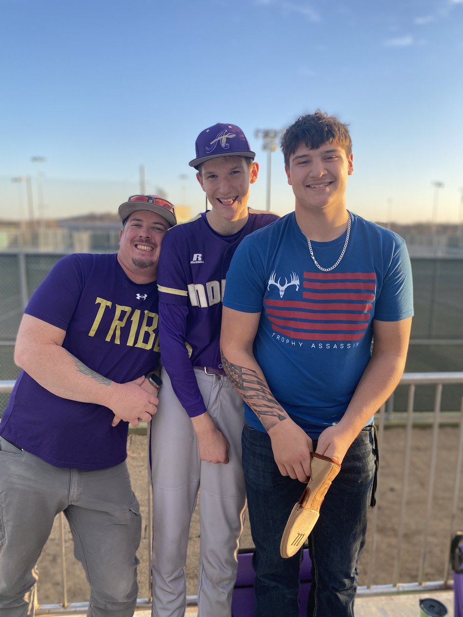 ByerleyJessica's tweet photo. Game 2: 11-4 WIN! ⚾️
A triple and celebrating the win with a proud dad and big brother! https://t.co/0NRoCKRm6i