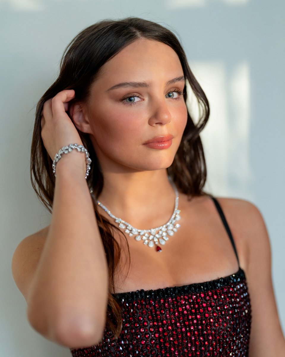 Chaumet's tweet photo. On February 28, at the César Awards, French actress #MalloryWanecque captivated in exquisite Chaumet creations.
#Chaumet #CelebritiesInChaumet #César2025 https://t.co/H6pq0YE8XP