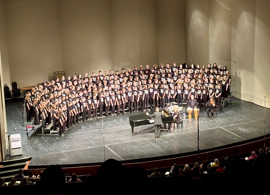 The stage is now set for the KMEA All-State Middle School Choir to perform! A huge round of applause goes out to all these talented individuals, their families, and their music educators!

#kmea #kmea2025 #isw #isw2025 #music #education #allstate #band #choir #orchestra