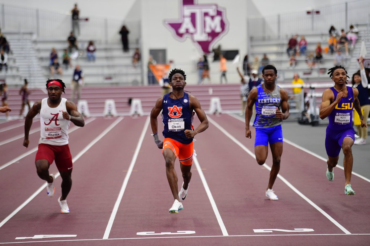 AuburnTFXC's tweet image. IT’S TOO EASY 😤

Israel Okon breaks his own freshman record, equals the NCAA leading time, ties the World Junior record, and breaks the facility record in the 60m (6.51) with the fastest time of the day 

#WarEagle