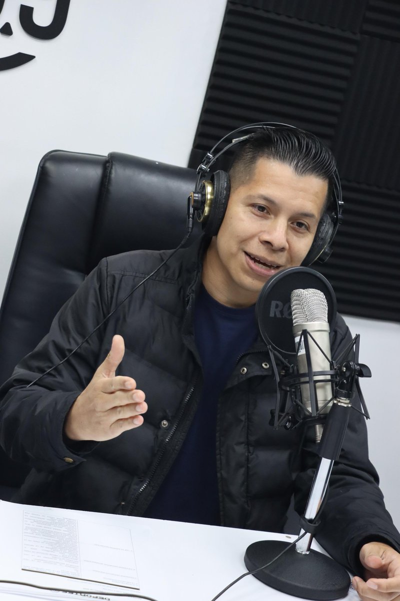 DeportesC10's tweet photo. ¡Apuntate al debate!⚽️🏆

Sigue el programa a través de la estación de @rsv969 y únete a la discusión sobre la actualidad de @LaLiga.

#Deportes969 https://t.co/BuM28pgVpH