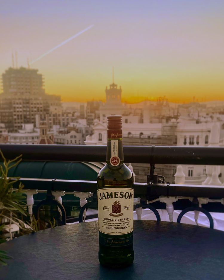 良い景色を見ながらJAMESONで一杯しよう。