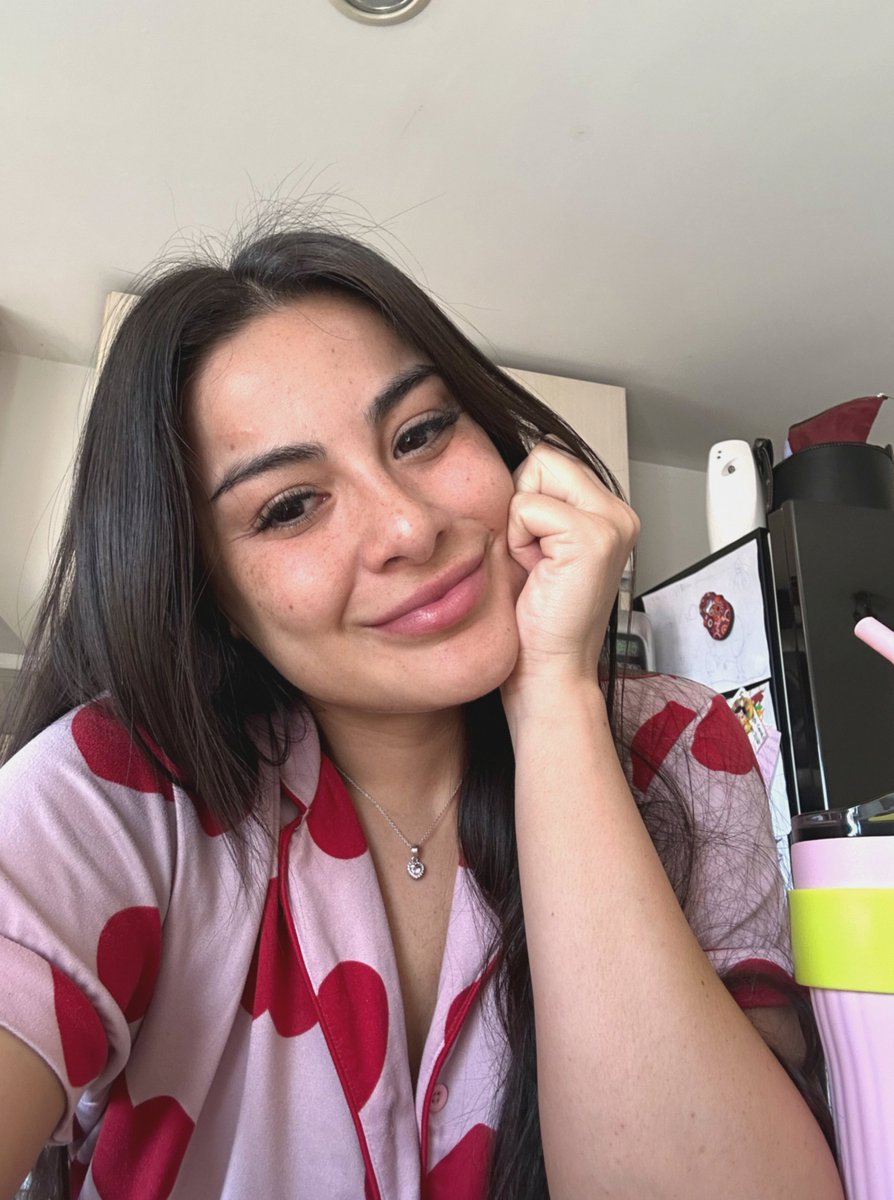 HyperEllaa's tweet image. If you’re looking for a sign to make bad decisions with a good girl… this is it 😊😉