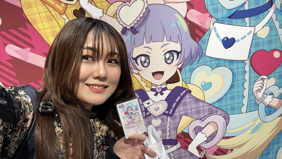 ひみつのアイプリ バレンタインPOPUP SHOP つむぎ役のシカコさんと2人